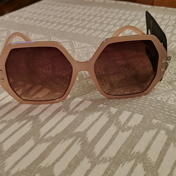 New York And Company Sunglasses NWT - Picture 2 of 4